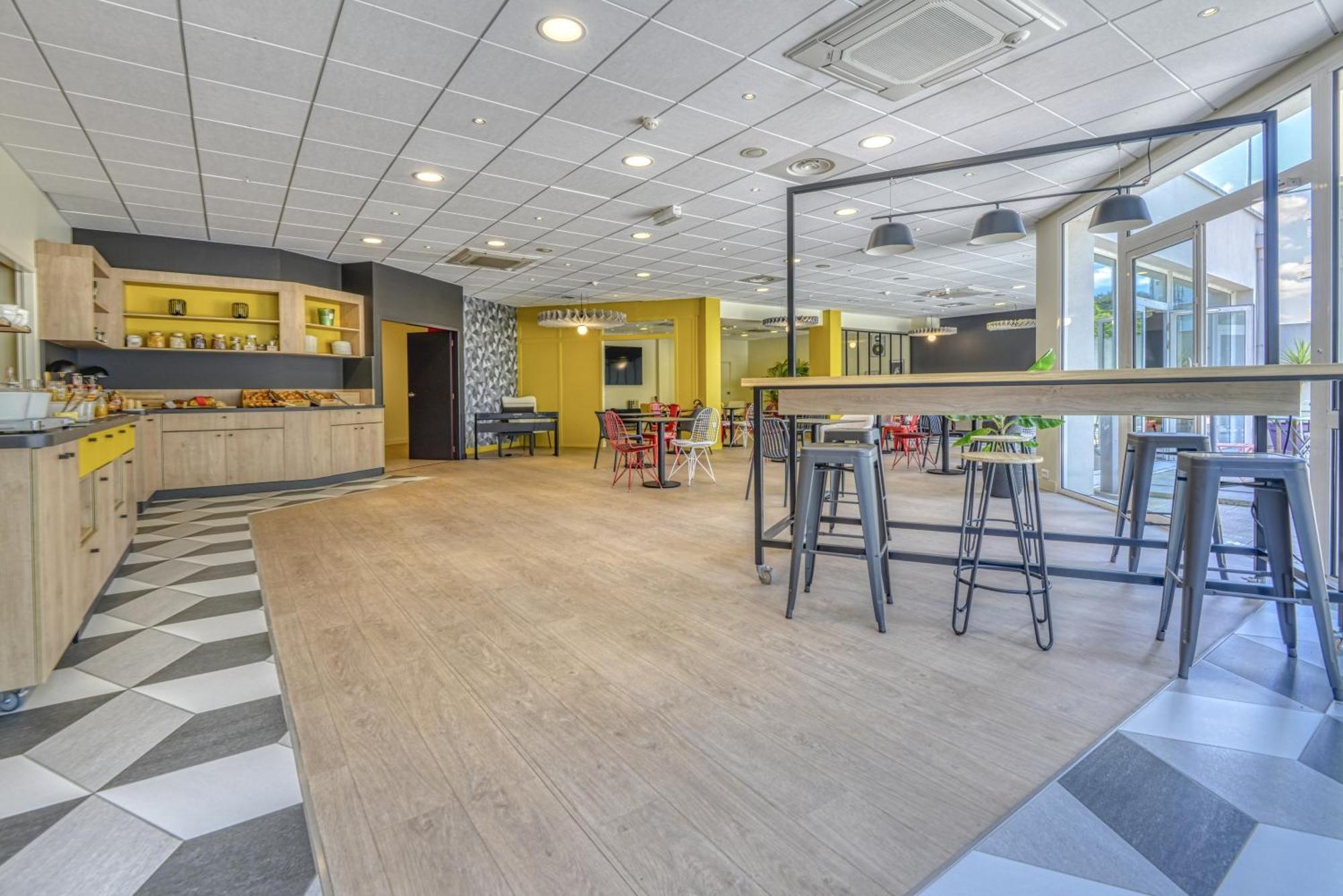 Ibis Cholet Hotel Exterior foto