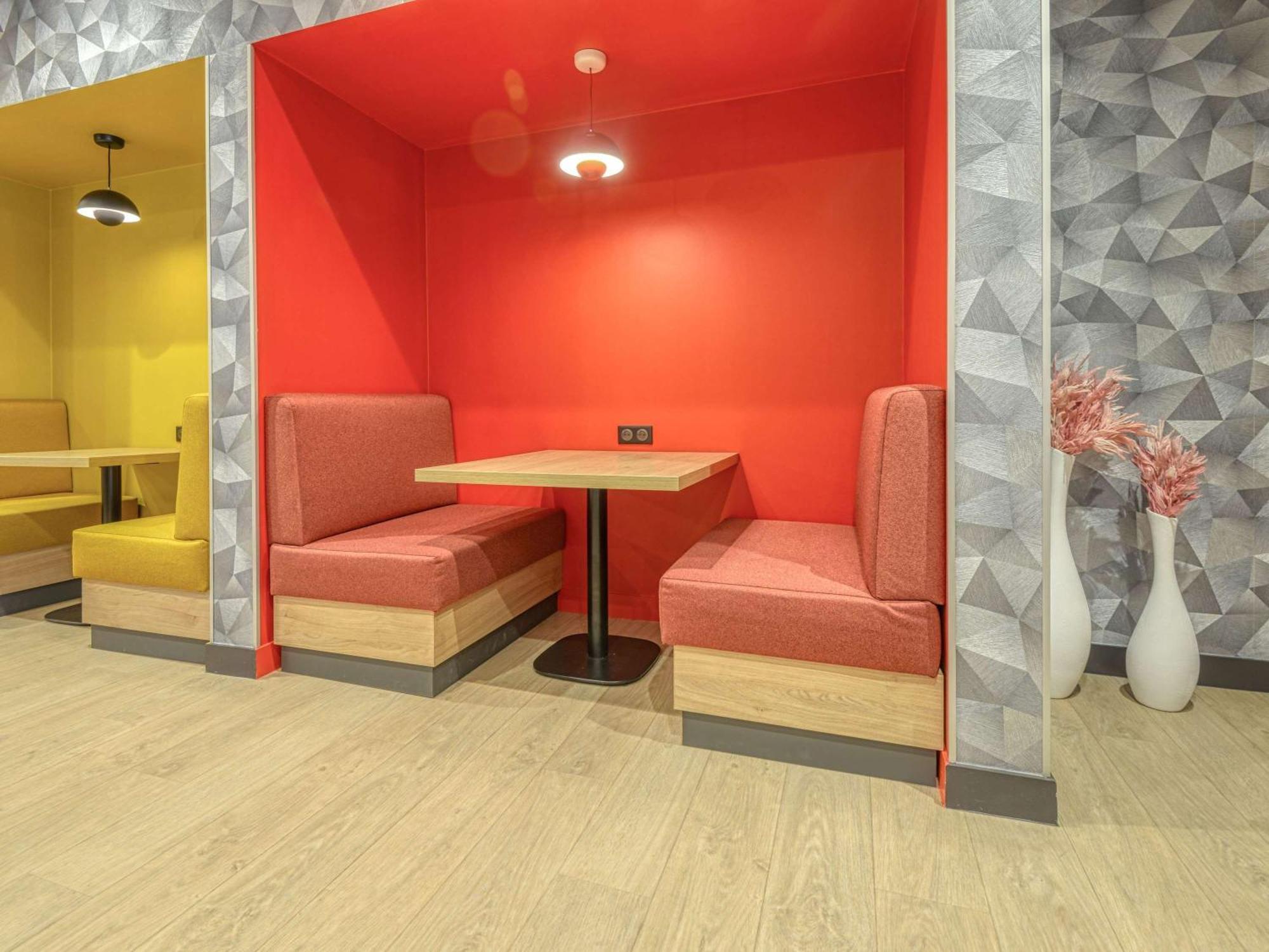 Ibis Cholet Hotel Exterior foto