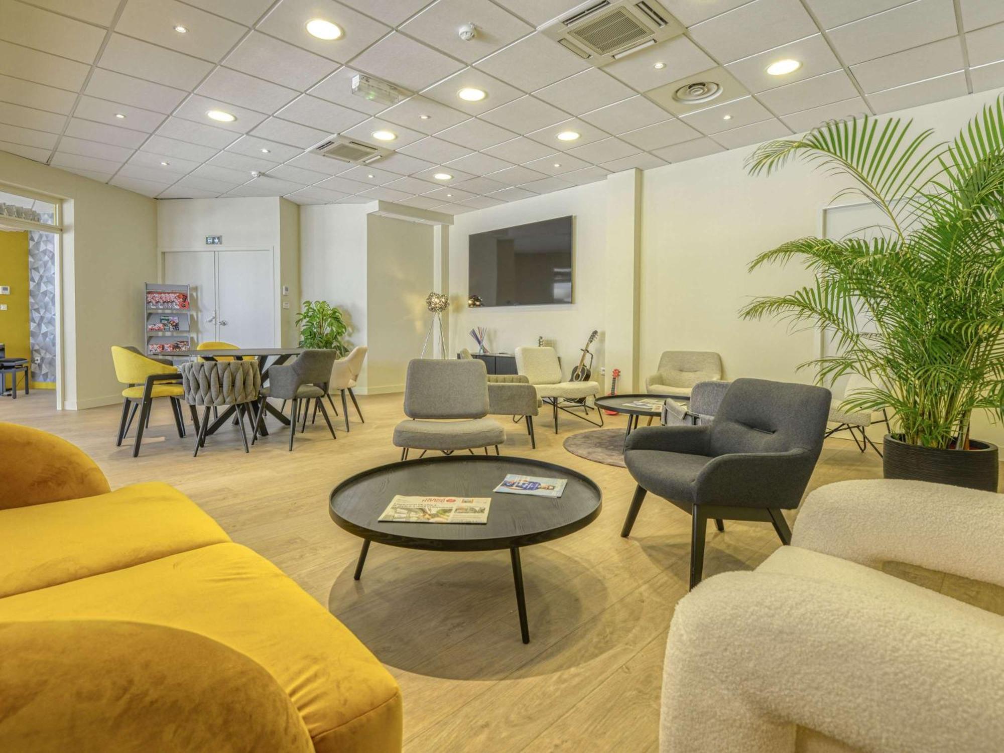 Ibis Cholet Hotel Exterior foto