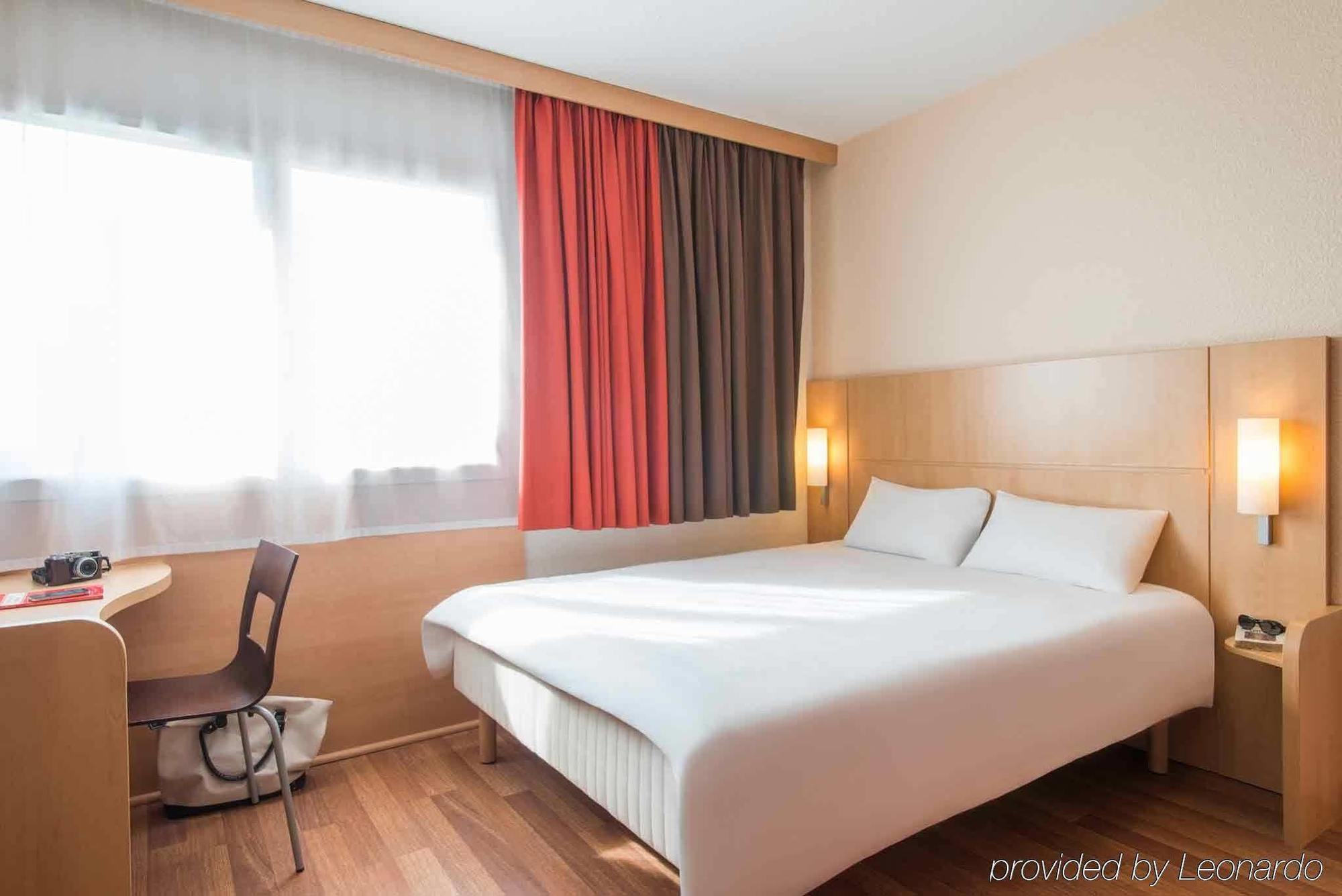 Ibis Cholet Hotel Exterior foto