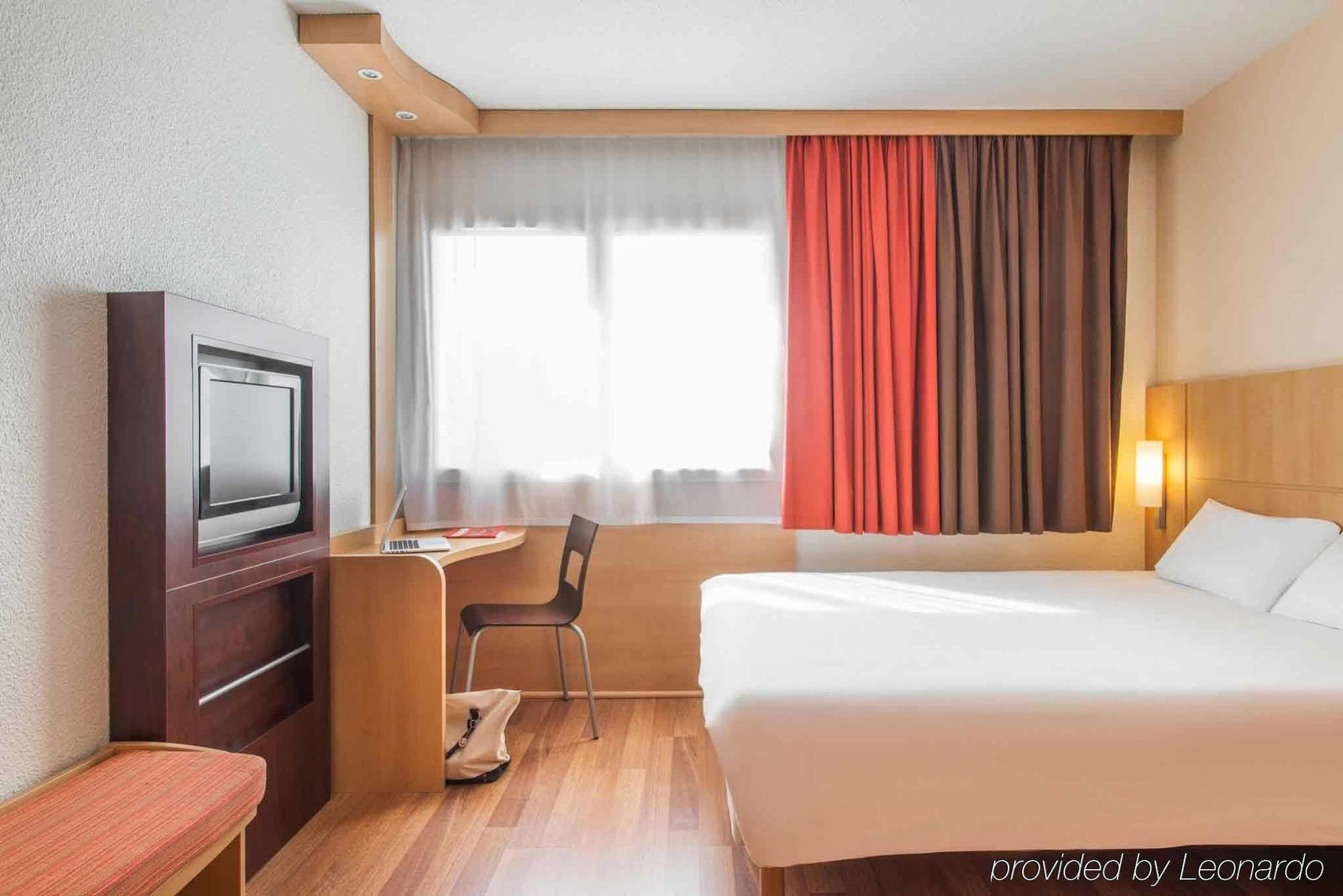 Ibis Cholet Hotel Exterior foto